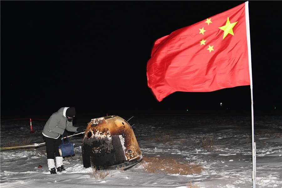 возвращение капсулы Chang'e-5 с лунным грузом на Землю
