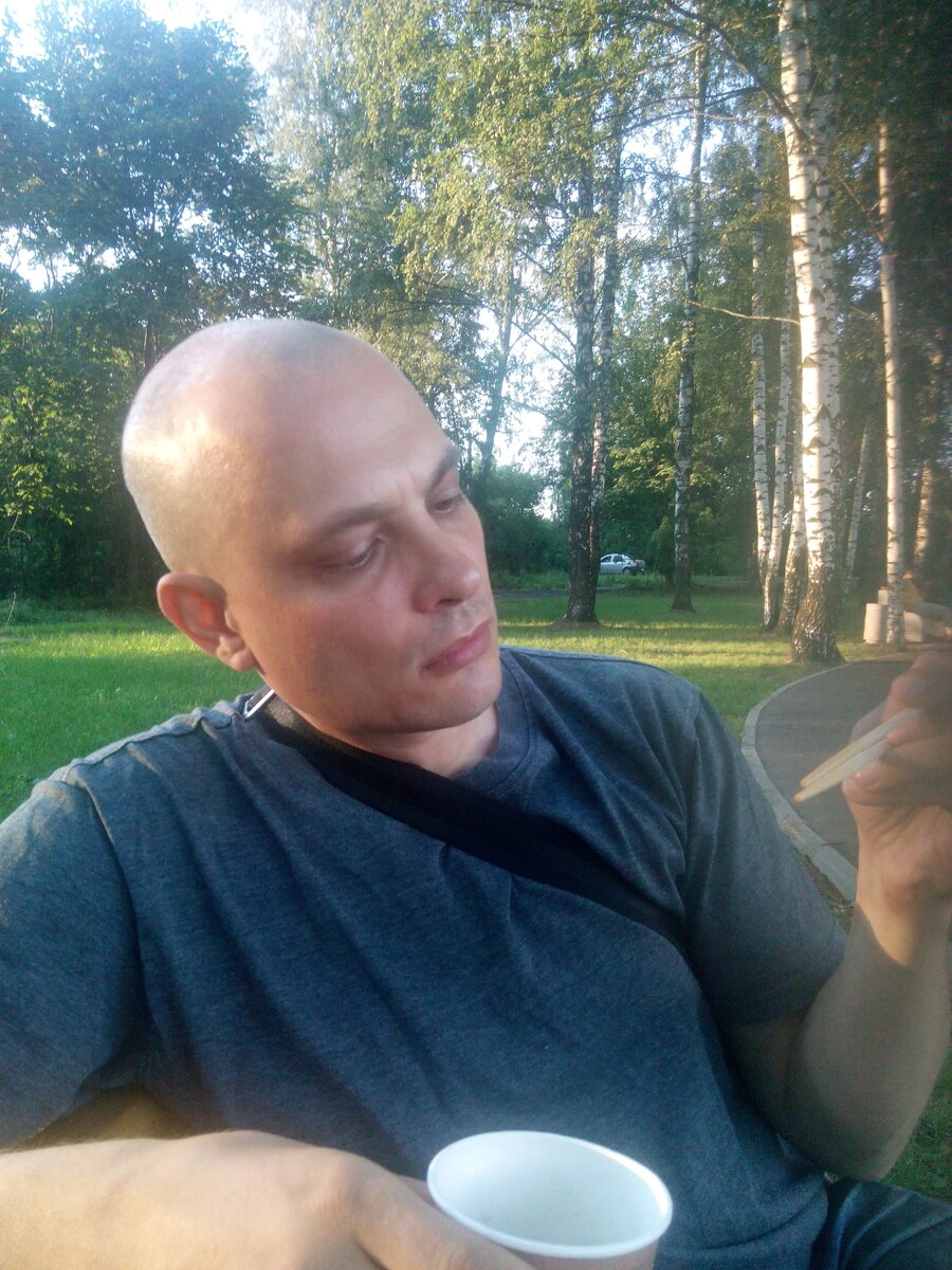 Это я. С год назад.