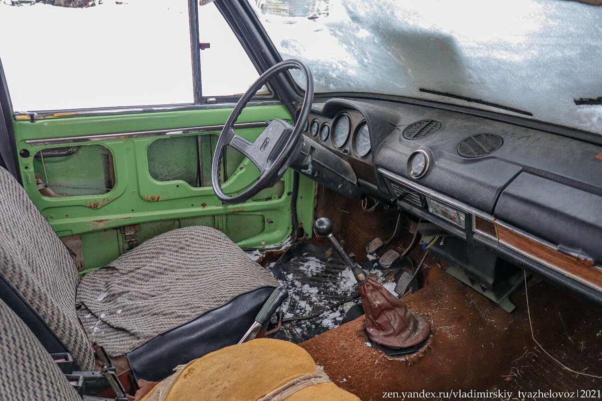 Начнем осмотр с салона