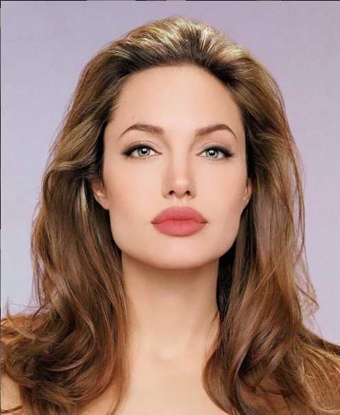Фото с https://www.instagram.com/angelinajolie_offiicial/