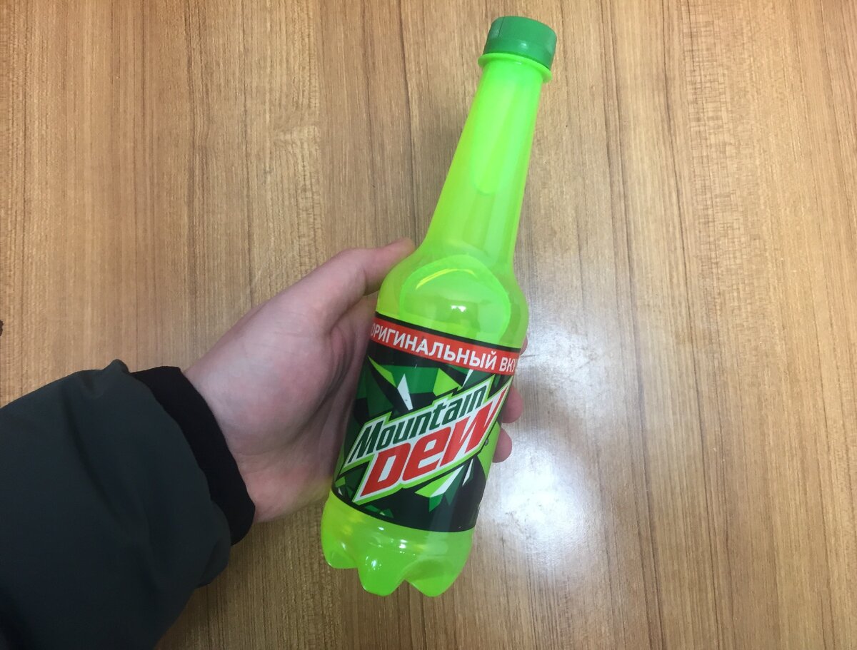 Бутылка газировки.