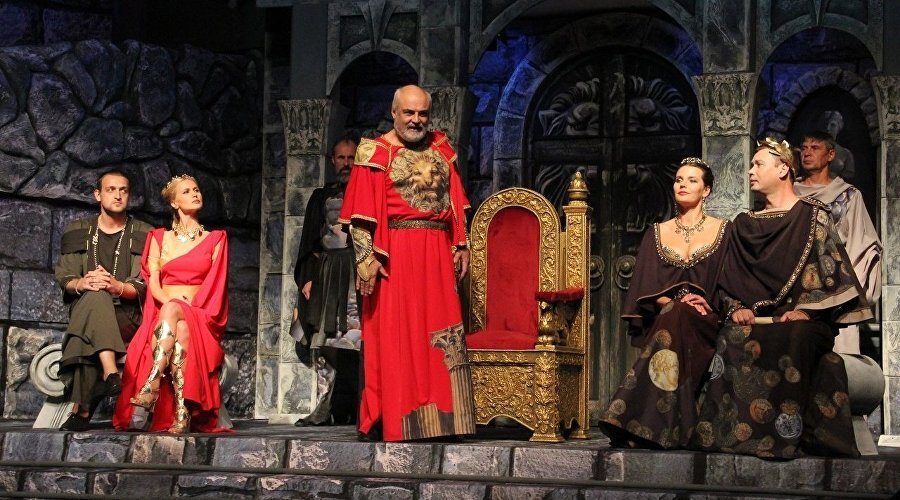 Спектакль «Римская комедия» в театре им. Горького / Фото с официальной страницы театра