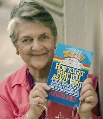 Барбара известная американская писательница. С помощью своих бестселлеров женщина помогает миллионам людей изменить свои жизни, путем возвращения давно позабытого умения мечтать и стремится к исполнению желаний. В ее книгах тонкой нитью прослеживается связь с важной мыслью, что все, кто не смог найти себя и свое место в мире, должны обратиться к своему детству, фантазиям и мечтам. Именно в забытых детских желаниях и мечтах отражается истинное предназначение человека.