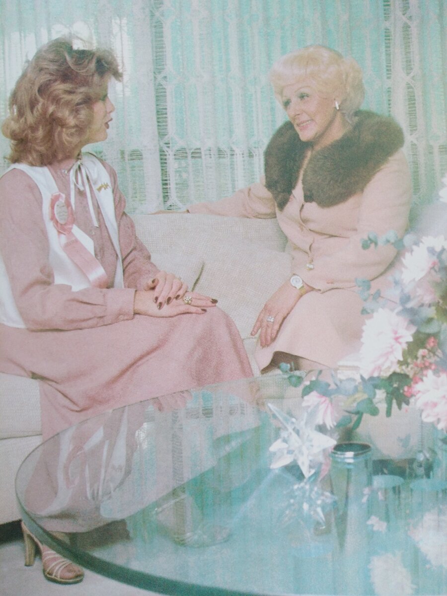 Фото из годового отчёта для акционеров компании "Мэри Кэй", из моей личной коллекции 