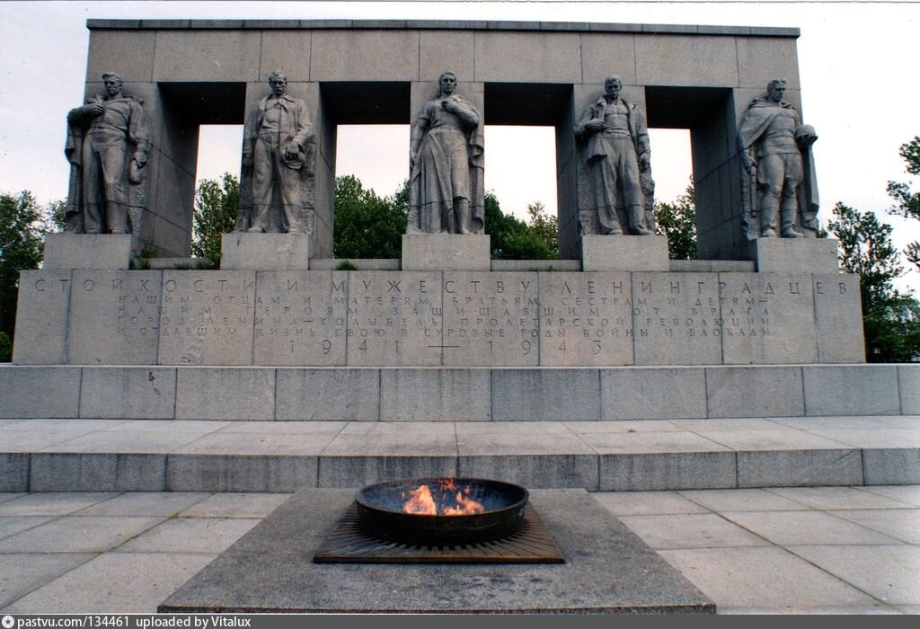 Памятники ленинграда. Серафимовское кладбище мемориал. Серафимовское кладбище мемориал блокады. Мемориальный ансамбль на Серафимовском кладбище. Серафимовское кладбище Санкт Петербург мемориал блокада.