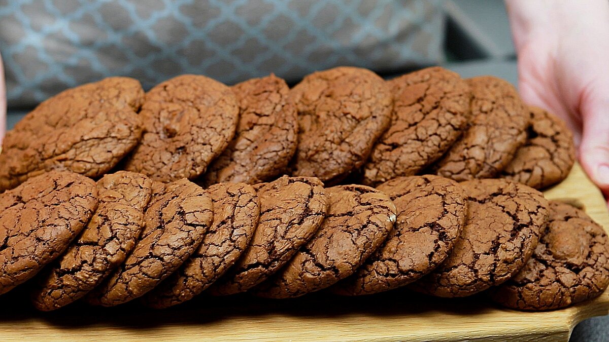 Шоколадное печенье Брауни с трещинками