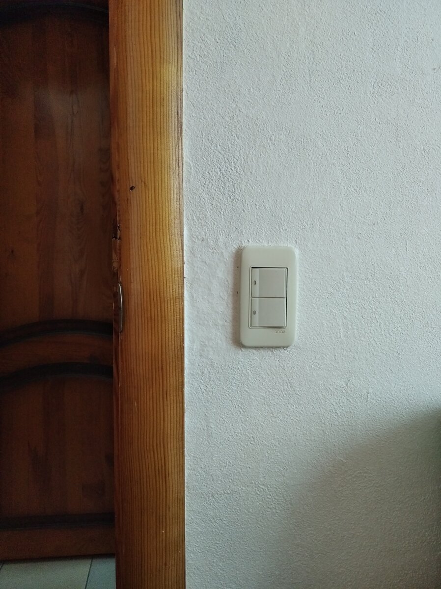 Вот такое "добро" стоит по всему дому