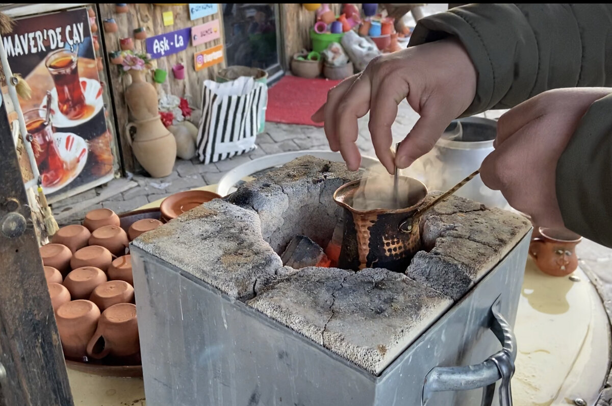 Так нам готовили кофе на смотровой площадке в Каппадокии 