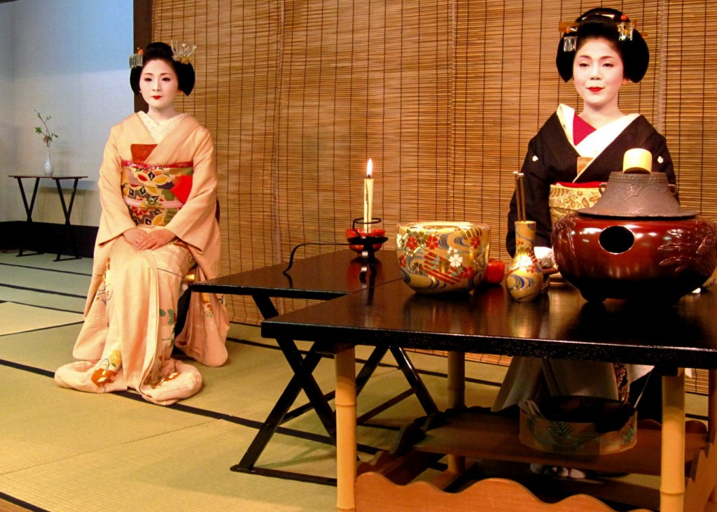 После обеда подали чай. Японская чайная церемония послеобеденная. Традиции Японии чайная церемония. Церемония чая в Японии. Церемония чаепития в Японии.