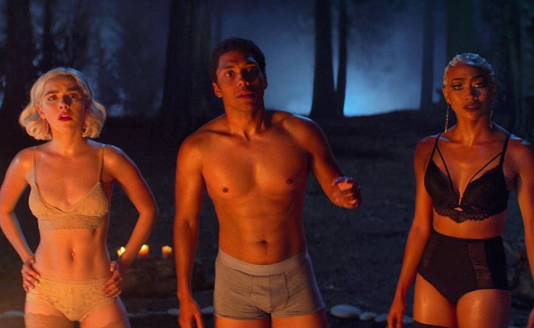 Ведьмочки классные конечно ну и Люцифер по истине с ангельской внешностью! источник evo-rus.com