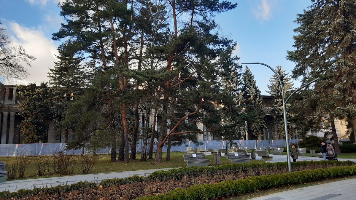 Часть ВДНХ, возле Ботанического сада. Можете пройти здесь.