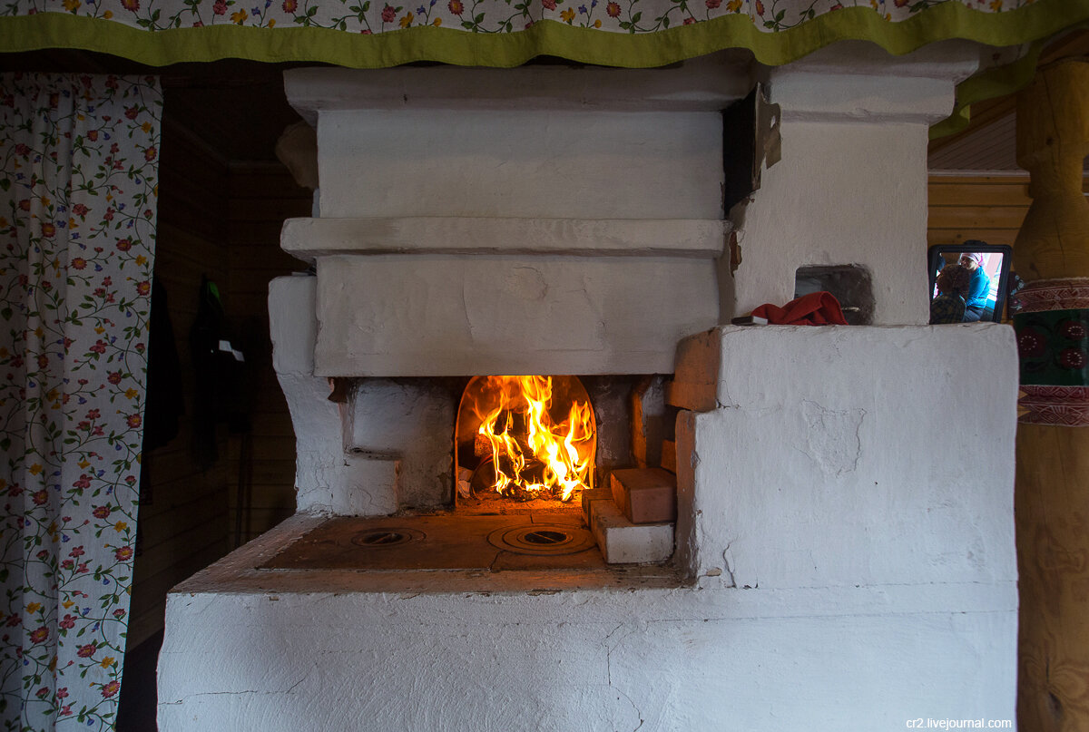 русская печь в деревенском доме фото