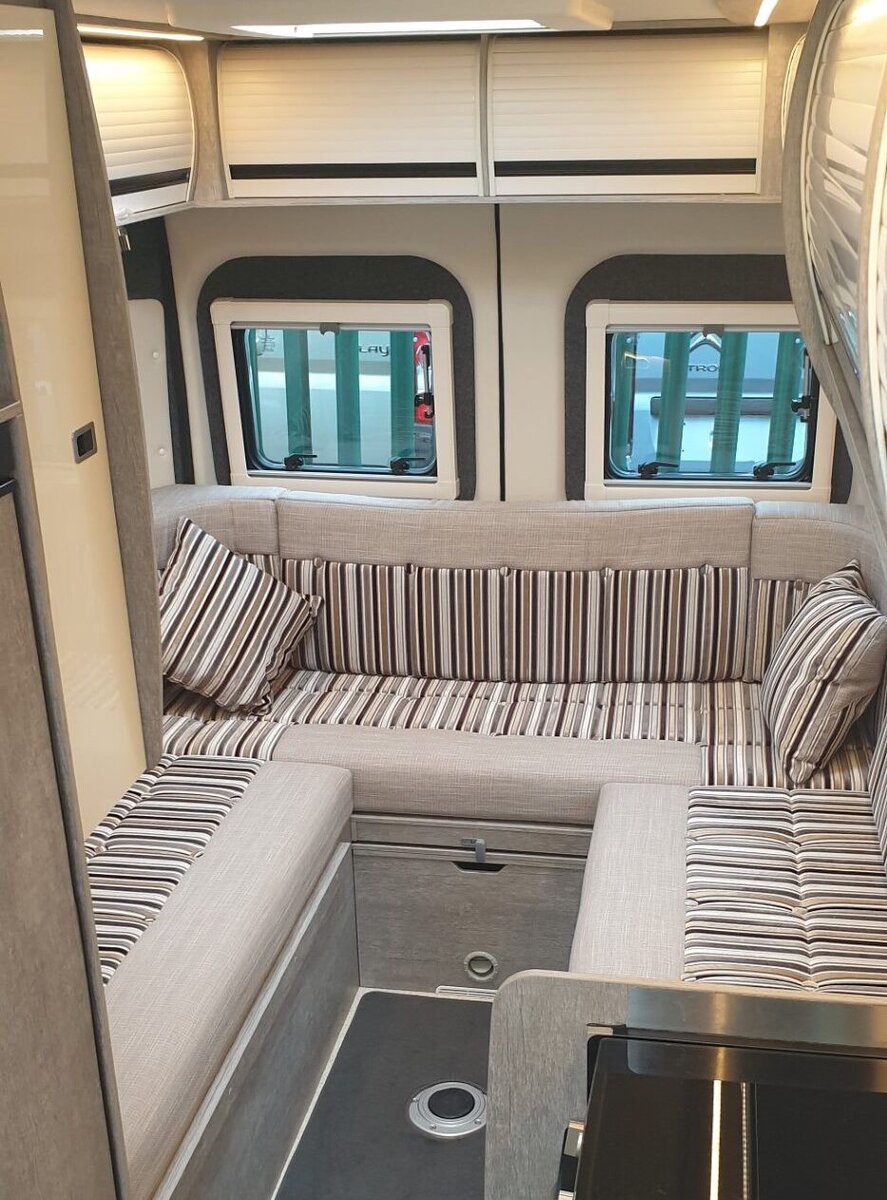 Никто не додумался, а вот англичане сделали удобный автодом в фургоне ...