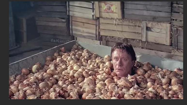 Кадр из фильма «Блондинка за углом»