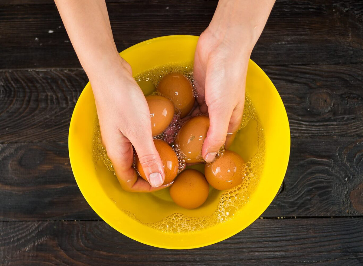Можно ли мыть домашние яйца перед хранением