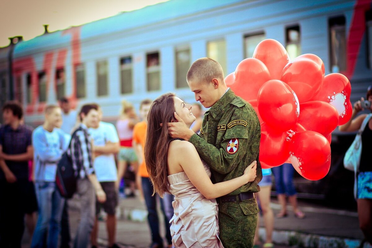 Парень ушел в армию,а я влюбилась...