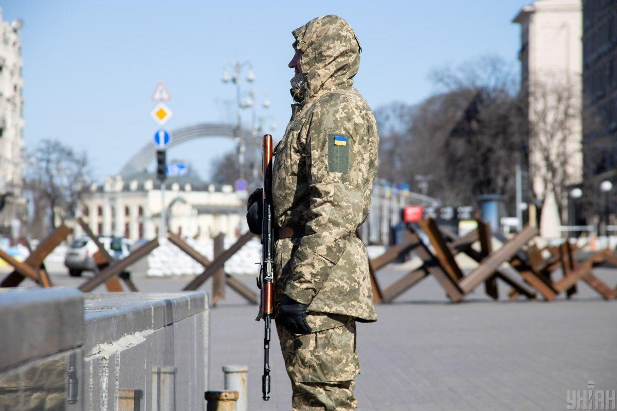 В городе солдат ВСУ.  фото: картинки  яндекса.