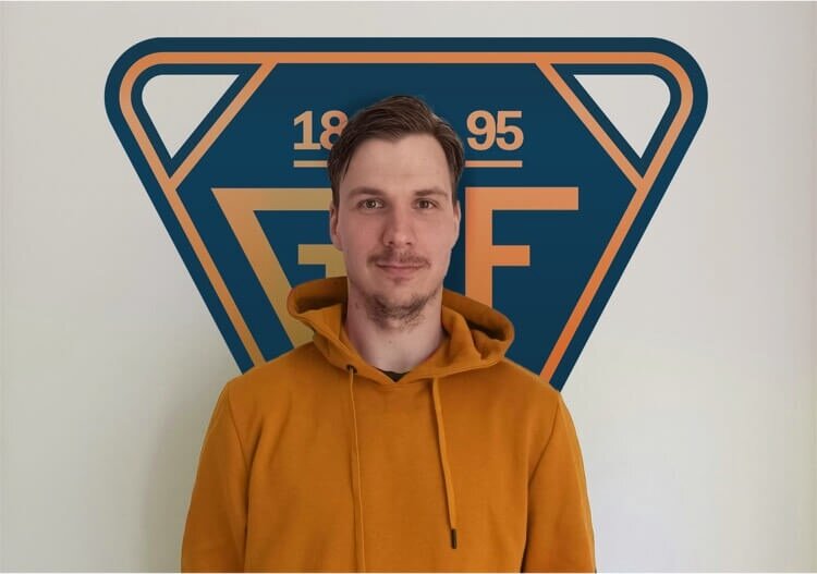 Денис Садаков