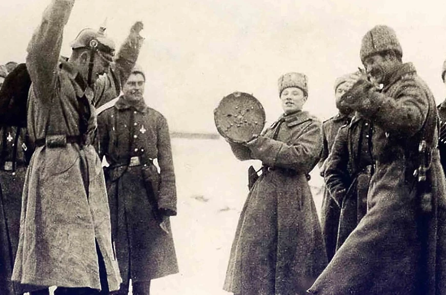 Музыка 1 мировая. Рождественское перемирие 1914 года. Рождественское братание 1914. Рождественское перемирие 1914 первая мировая. Рождественское перемирие на Восточном фронте