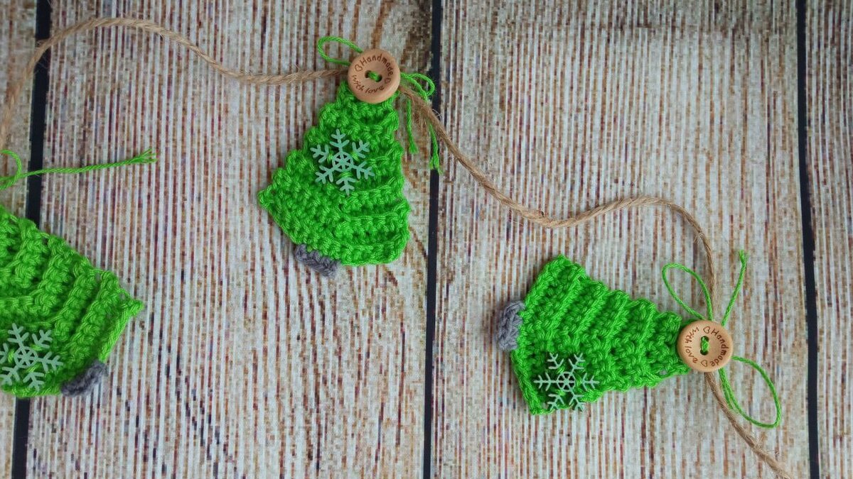 Вязаные елочки крючком. Гирлянда