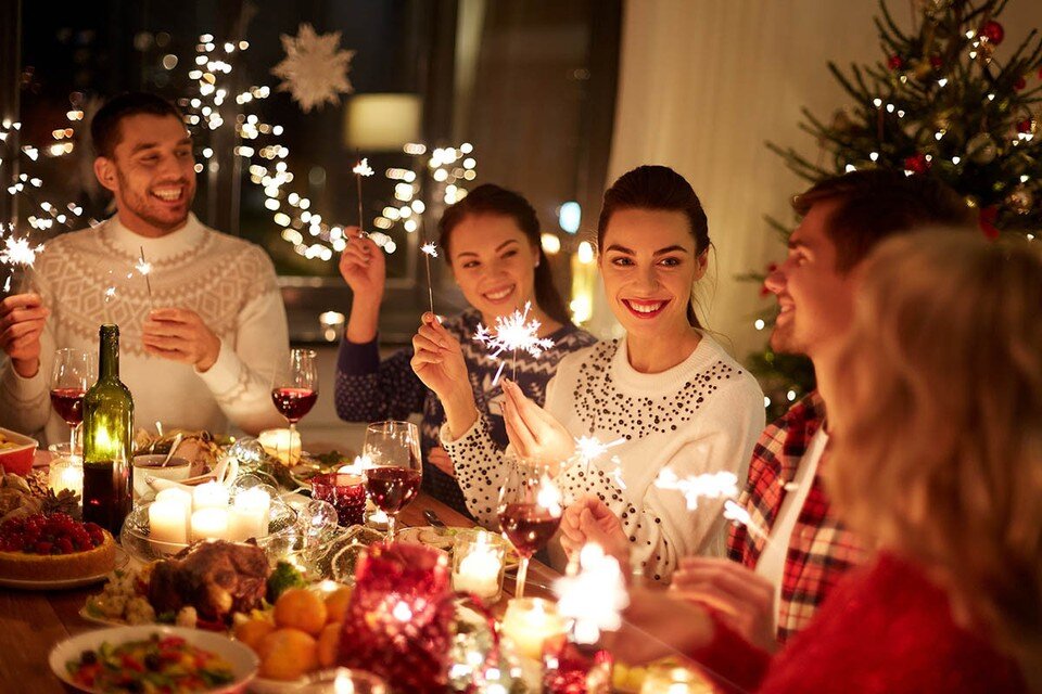     Новогодний стол подорожал, но россияне на еде экономить не собираются  Shutterstock