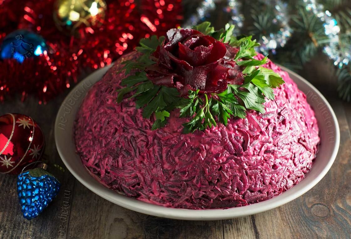 И всё-таки, главный новогодний салат - Оливье или Селёдка под шубой? 😄 (фото из Интернет)