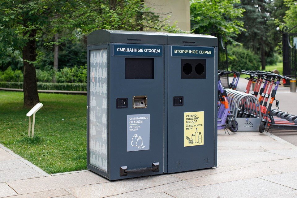     Умные урны, которые производят в столице, популярны на Ближнем Востоке. Фото: mos.ru