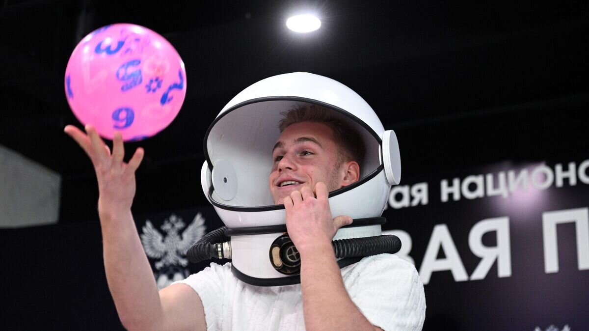    Футболист "Крыльев Советов" Сергей Пиняев© РИА Новости / Алексей Филиппов