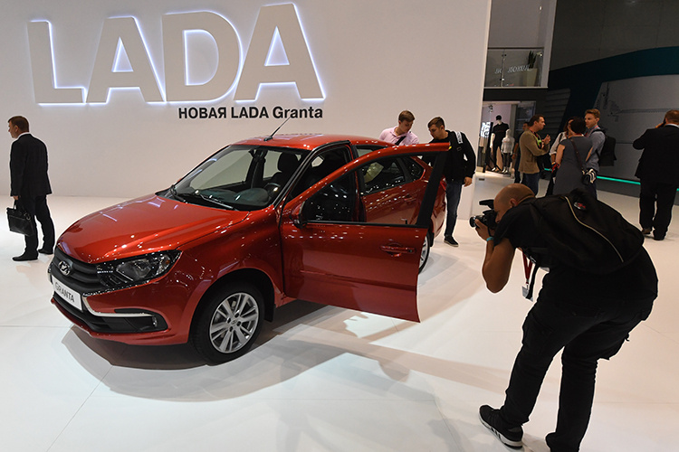    Самой популярной моделью на российском рынке 2022-го стала LADA Granta — 113,7 тыс. проданных авто