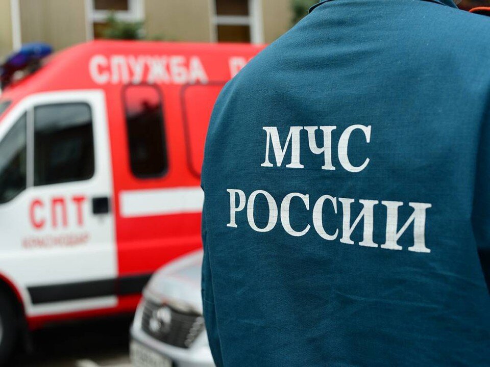     Ребенок остался в заблокированной машине в -19  ГУ МЧС России по Оренбургской области