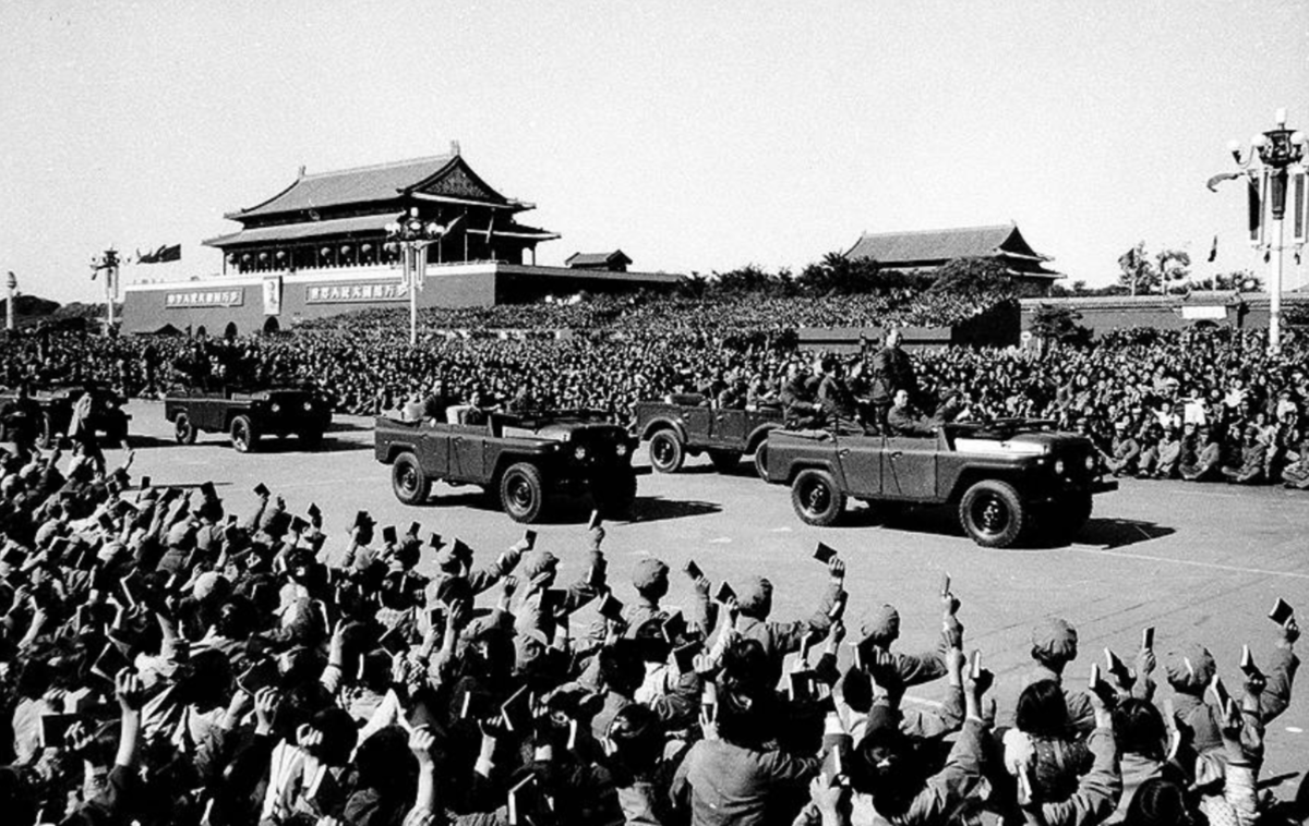Культурная революция в Китае Мао Цзэдун. Мао Цзэдун на площади Тяньаньмэнь 1949. Революция в Китае Мао Цзэдун. Мао Цзэдун культурная революция в Китае 1966-1976.