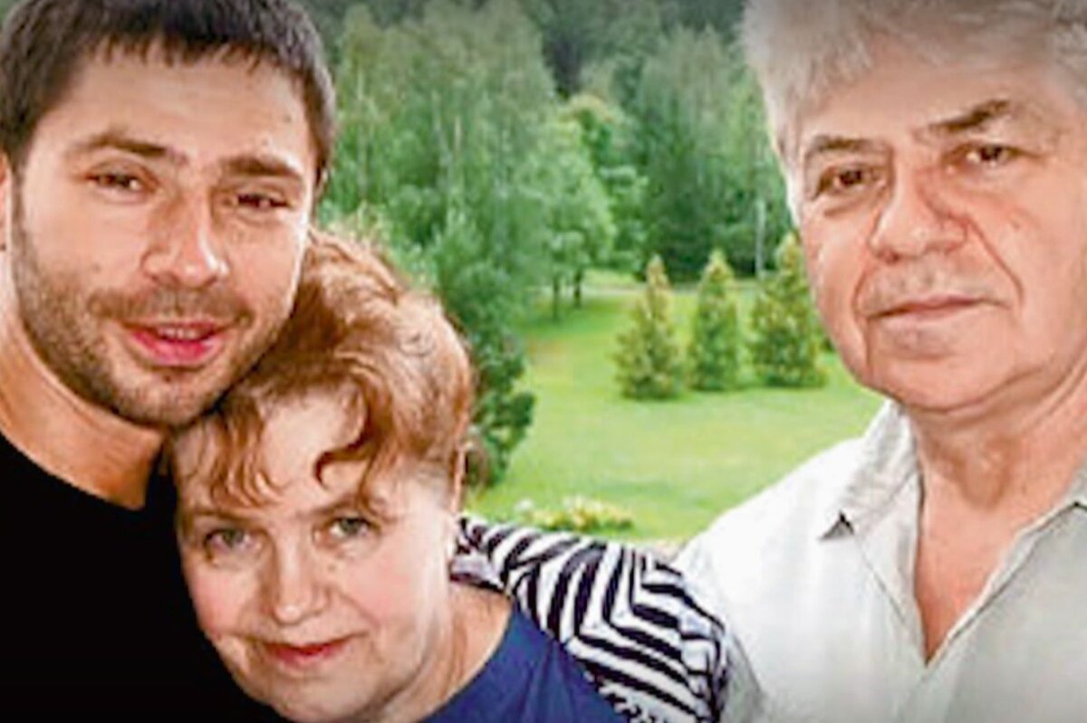    Валерий Николаев тяжело пережил смерть отцаКадр из видео