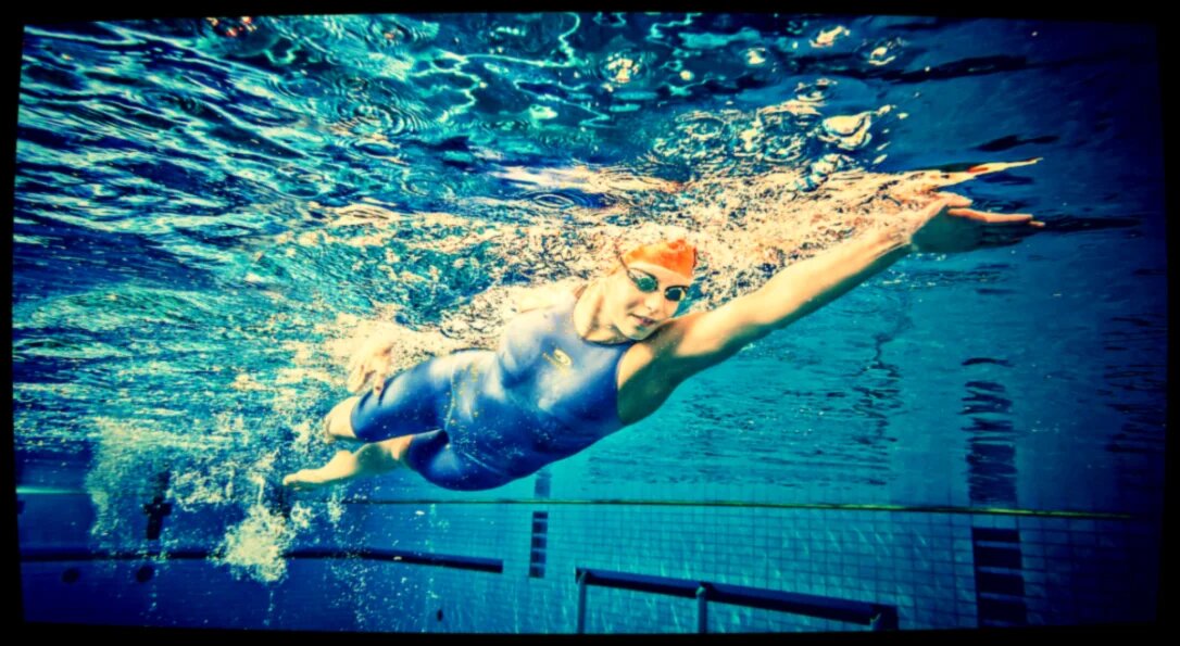 Плавайте - отлично укрепляет сосуды!