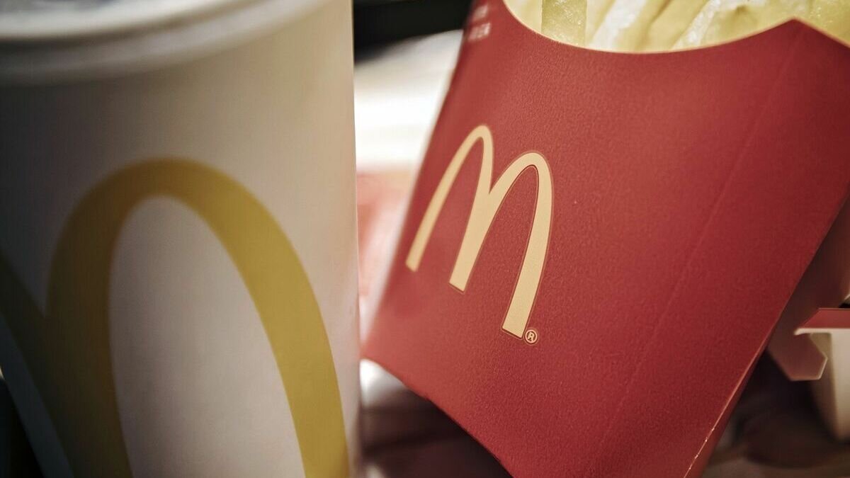     Сеть американских ресторанов McDonald's планирует покинуть Казахстан, хотя всемирно известная компания начала успешный бизнес в этой стране всего шесть лет назад.