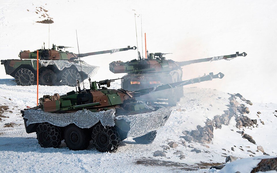     Французские тяжелые бронеавтомобили AMX-10 RC называют "колесными танками".  EAST NEWS
