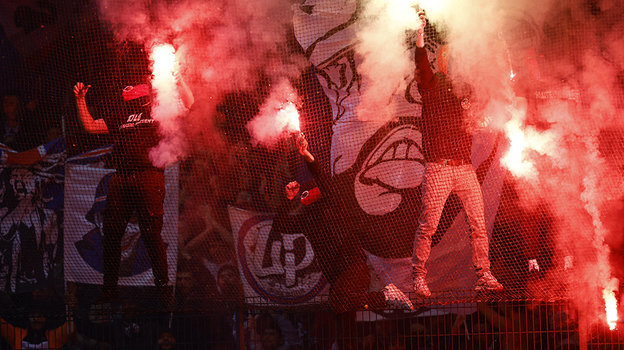    Трибуны болельщиков «ПСЖ».