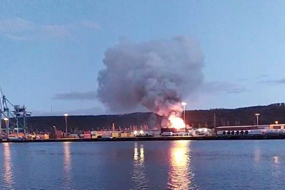     Во Франции сгорел склад с токсичными литиевыми батареями  REUTERS