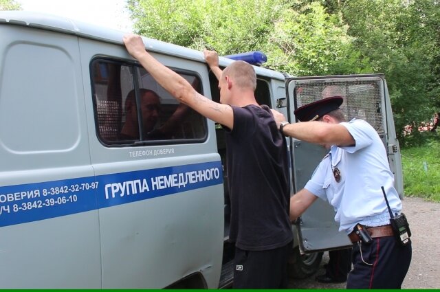 «Предъявите документы!» — что делать, если полицейский просит показать документы