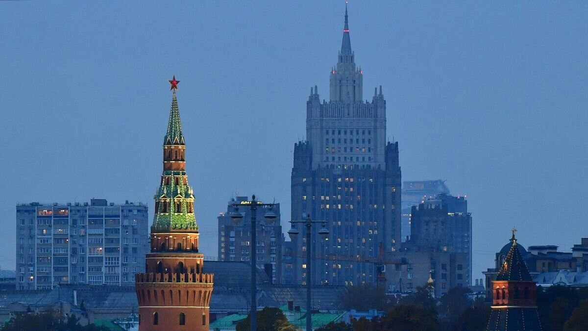    Московский Кремль и здание МИД России© РИА Новости / Алексей Майшев