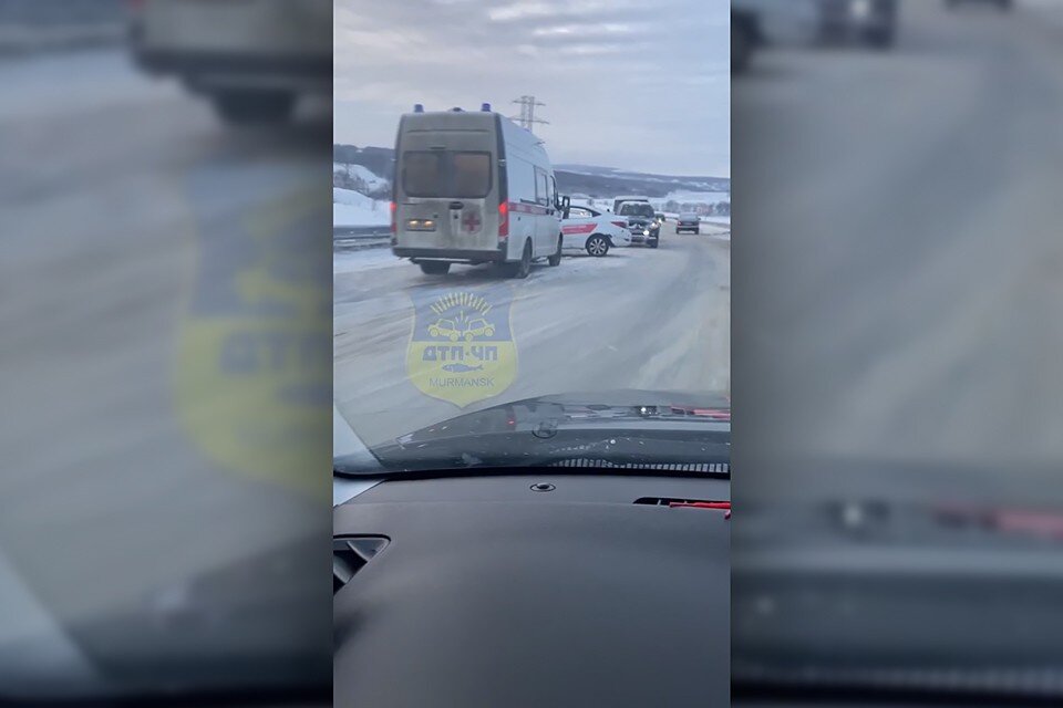     Госпитализировали пассажира Hyundai. Фото: vk.com/murmansk_dtp