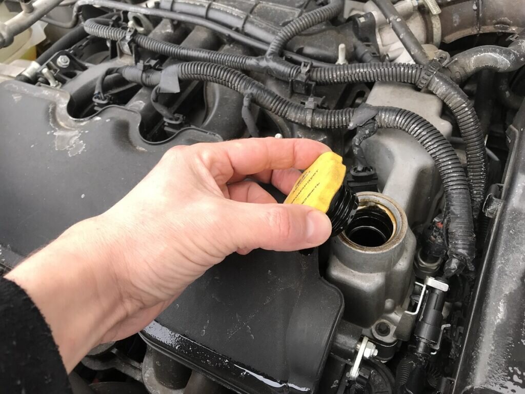    Эмульсия в масле: почему это говорит о проблемах в моторе и как с ней бороться