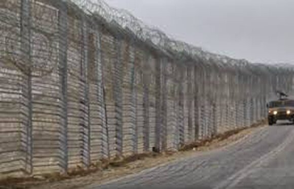 Забор на границе в Палестинской Автономией