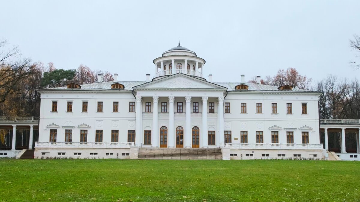 Ах, этот бельведер и портик - архитектурный натюрмортик. 