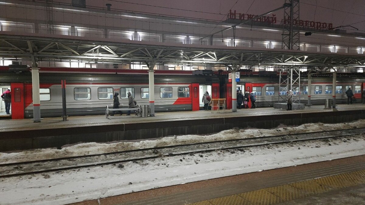     Три дополнительных поезда Москва-Киров будут курсировать через Нижний Новгород 22 и 26 февраля. Эту информацию NewsNN предоставили в пресс-службе ГЖД.