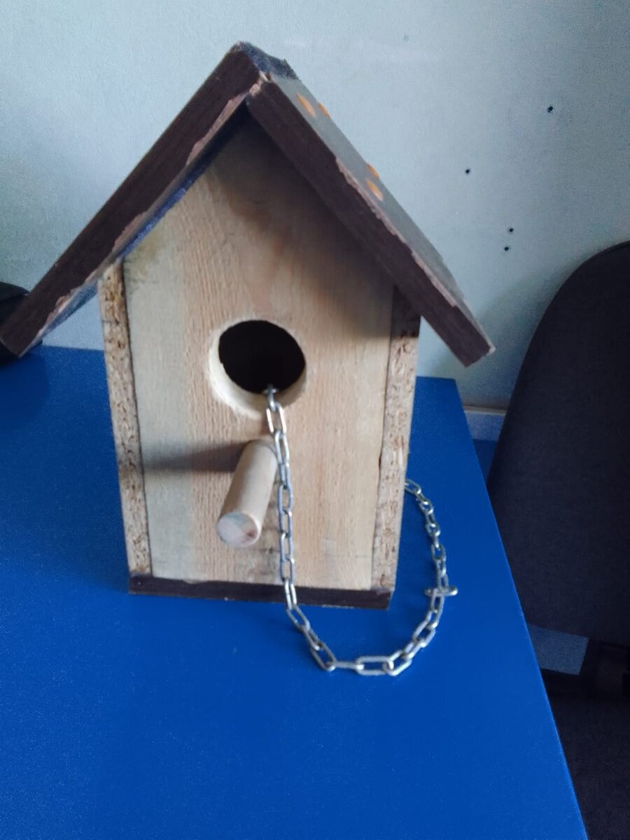 Скворечник из пробок