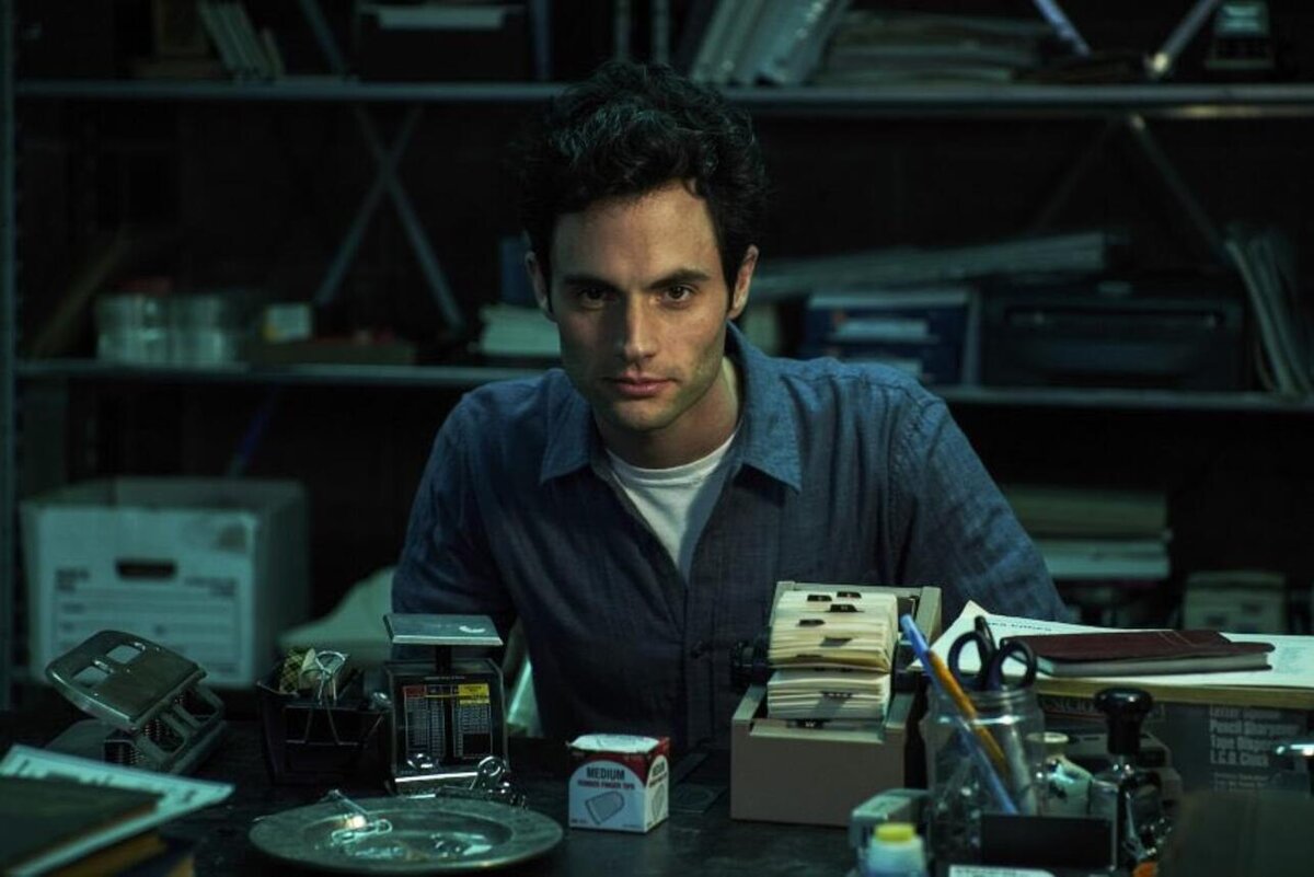    На Netflix вышла первая половина четвертого сезона сериала “Ты” «Ты», реж. Сильвер Три, Джон Скотт, Гарри Жиержиан