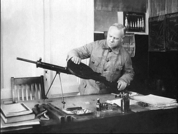 После окончания Гражданской войны командование Красной армии пришло к выводу о необходимости создания отечественного легкого пехотного пулемета.