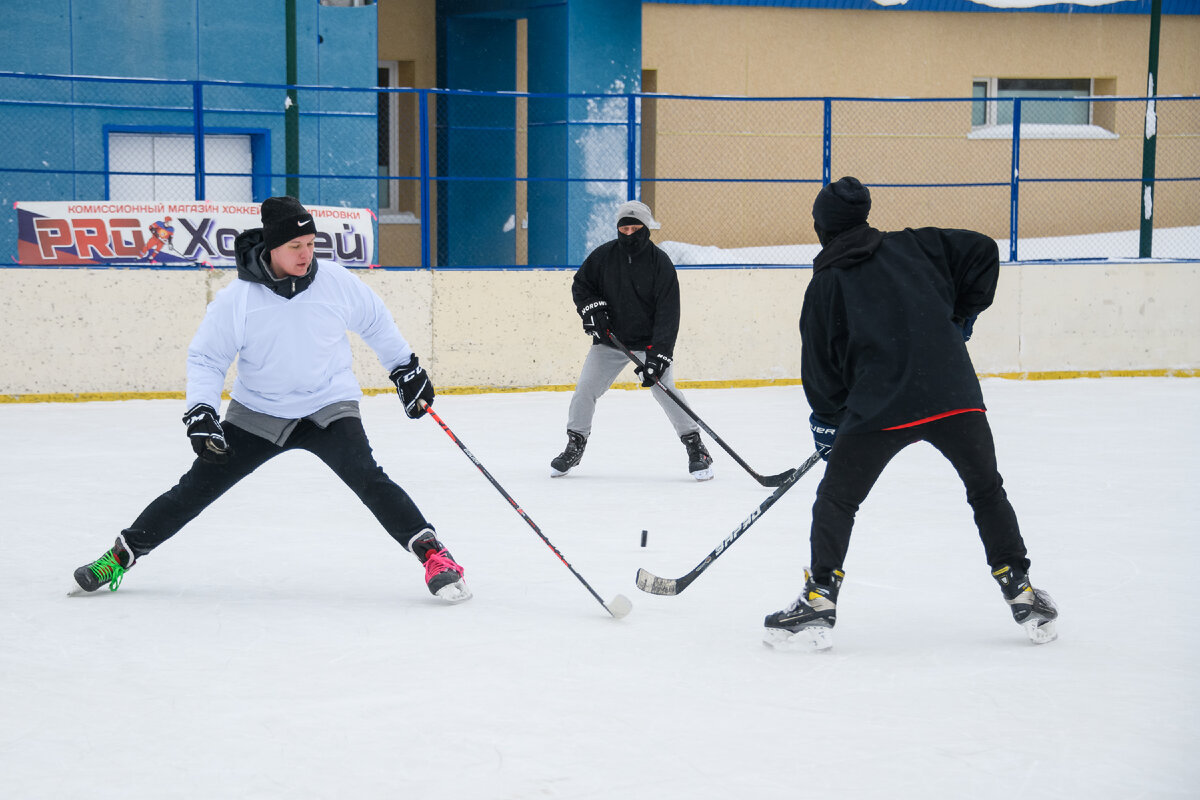 Шорт хоккей 3hl north. Хоккей 3 на 3. Авангард Ноябрьск хоккеисты. Хоккеисты Ноябрьск картинки. Хоккей 3 на 3 фото