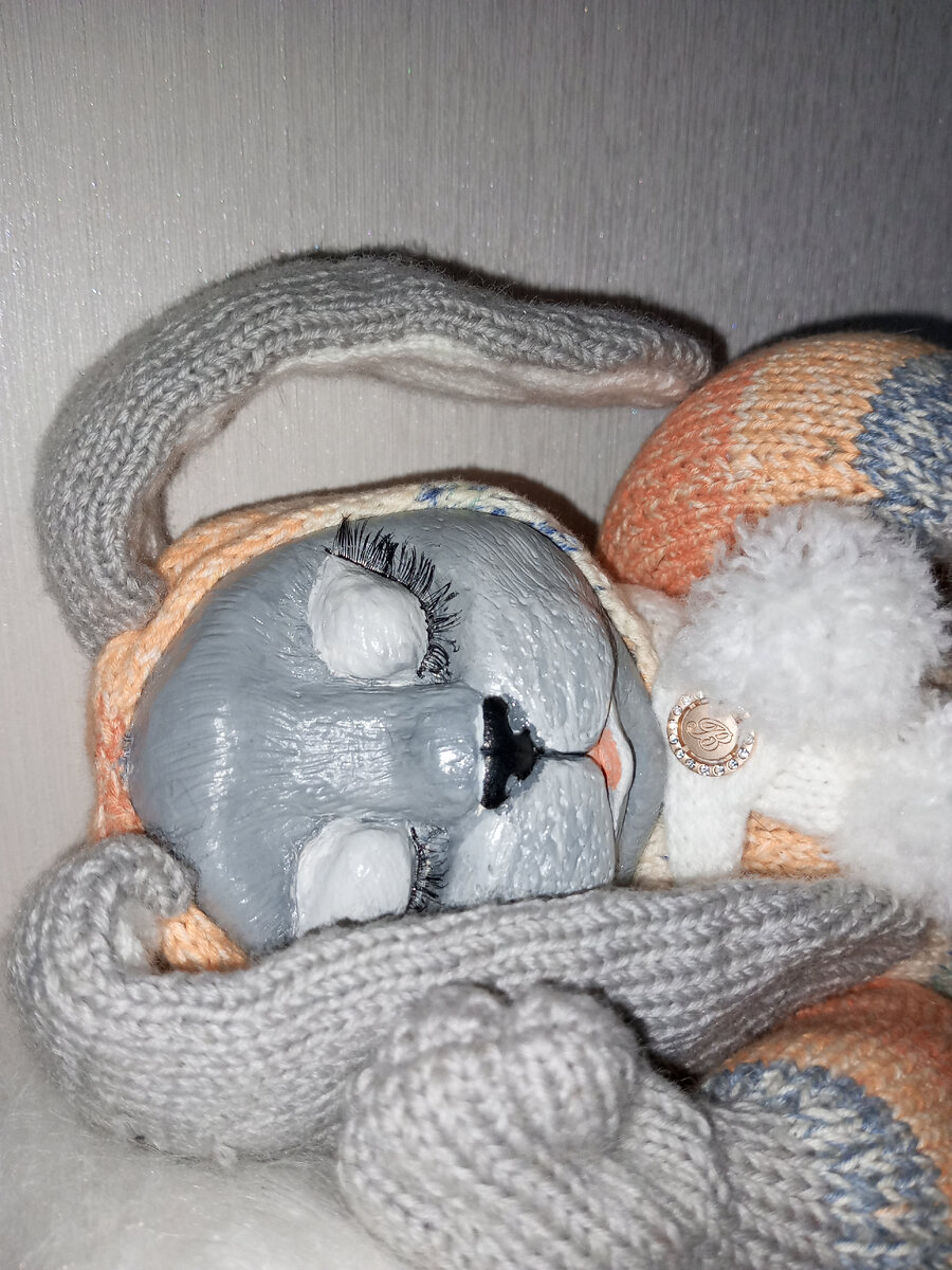 Спит моя лапочка.