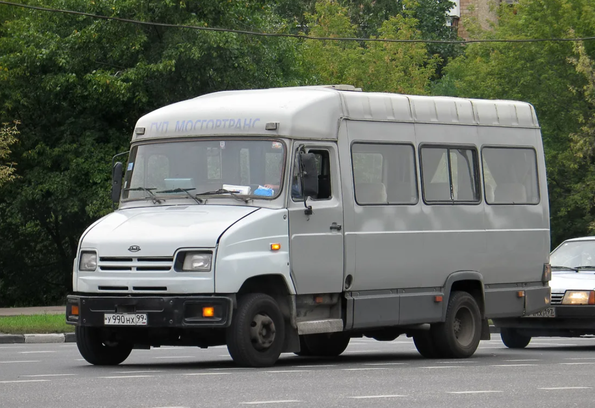 "Короткая" версия автобуса, три окна на левой стороне (фото с сайта fotobus.msk.ru) 